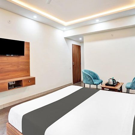 Hotel O Gayathri Metro Deluxe Бангалор Экстерьер фото
