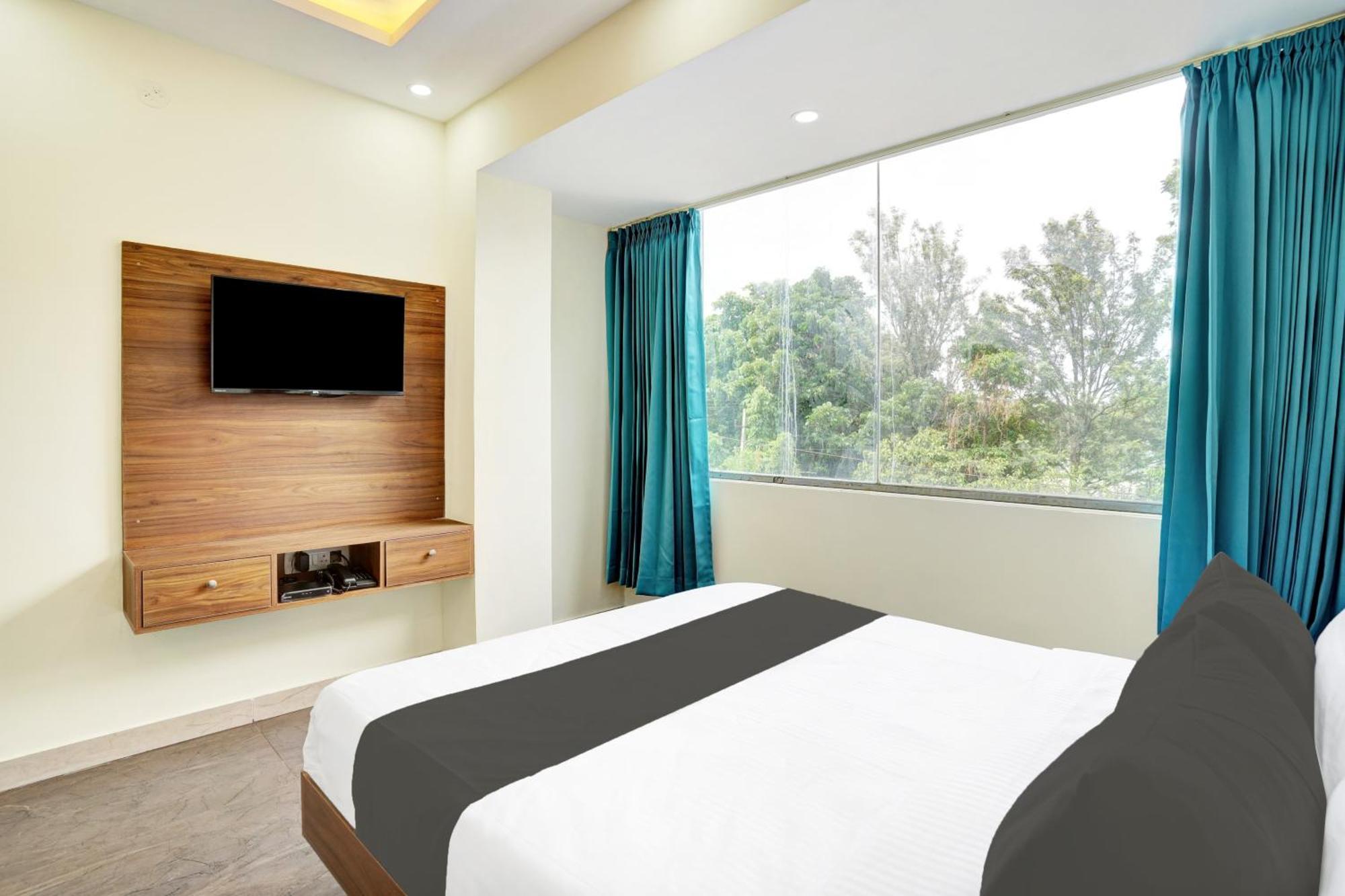 Hotel O Gayathri Metro Deluxe Бангалор Экстерьер фото