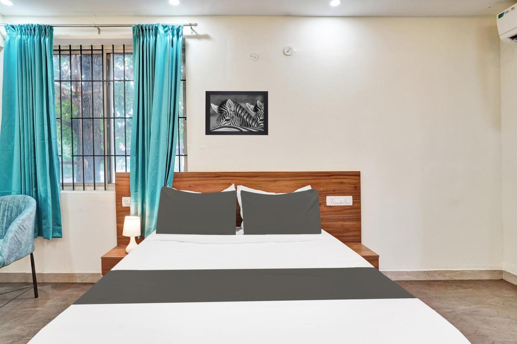 Hotel O Gayathri Metro Deluxe Бангалор Экстерьер фото